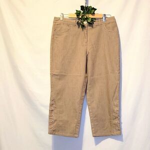 Lanalee. Women's Capris. Unique Style. Size 8. Excellent Condition!